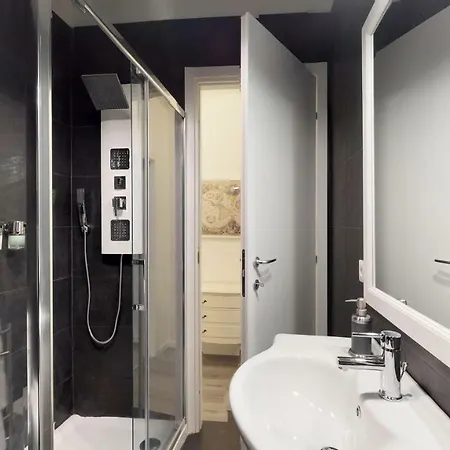 Luxury 2 Bedrooms Apartment Milan